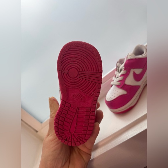 Nike Dunks Toddler Pink and White - Picture 4 of 5